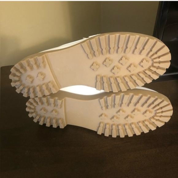 White platform loafers with gold detailing (NEVER WORN) with memory foam - Picture 2 of 5